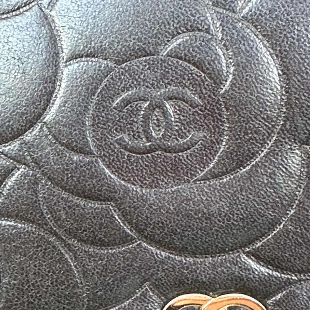 CHANEL CAMELLIA FLORAL LAMB SKIN WALLET GUC  BLACK GREY INTERIOR - Picture 2 of 16